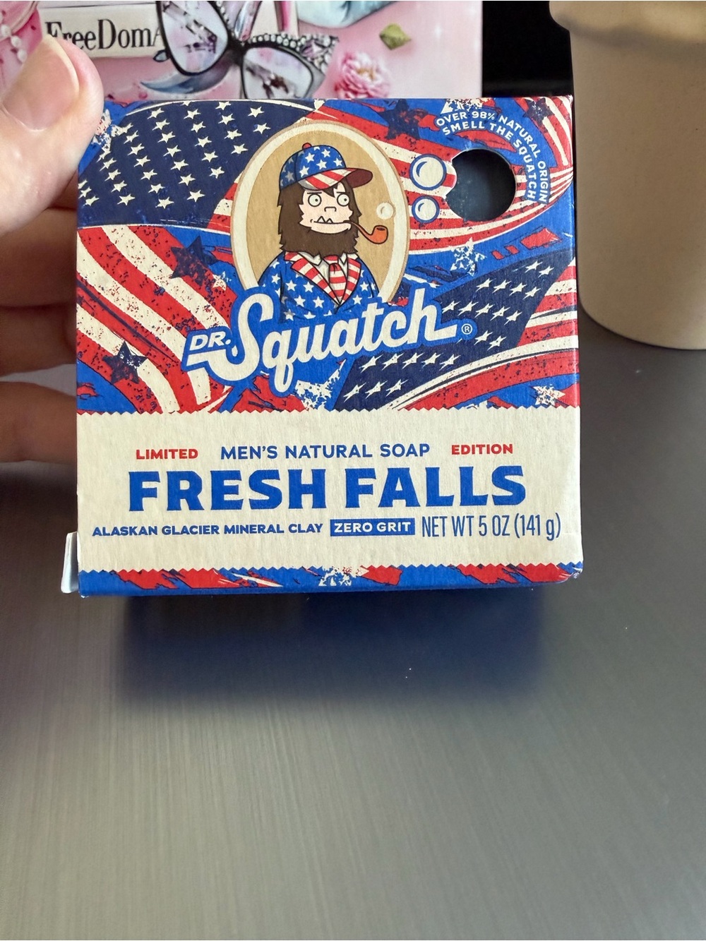 Dr Squatch Fresh Falls Men's Natural Soap - Blue/Red